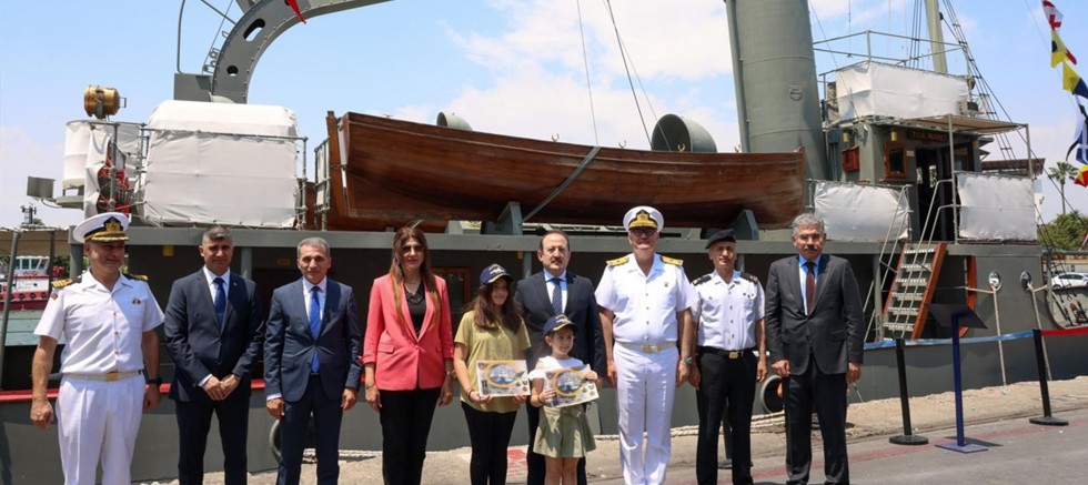 Pehlivan, TCG Nusret Müze Gemisi'ni ziyaret etti