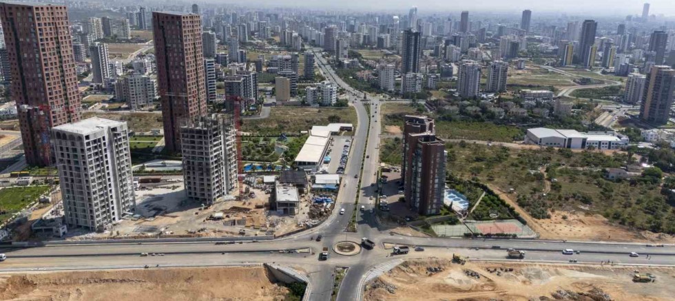 Mersin’de yol çalışmaları sürüyor