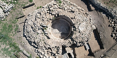 Aratos’un anıt mezarının altında başka bir yapıya ulaşıldı