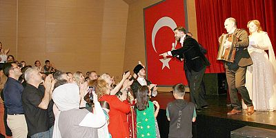 Mersin’de Çerkes müziği ve dansı rüzgarı esti 